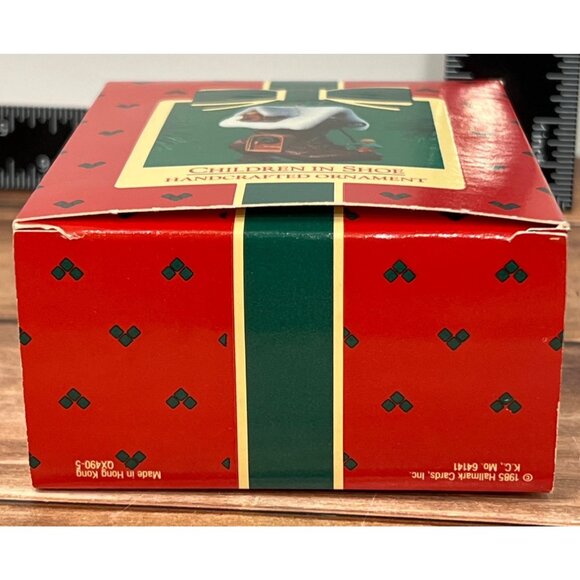 1985 HALLMARK ORNAMENT QX490-5 CHILDREN IN SHOE HANDCRAFTED LEATHER BOOT - Picture 3 of 7